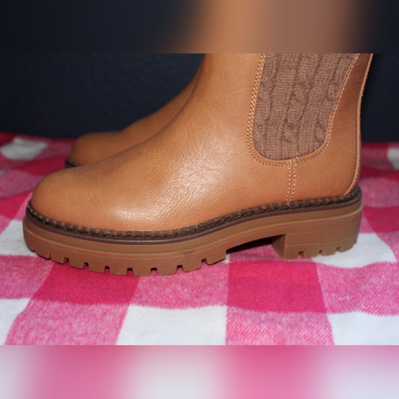 ✨🆕✨ Combat Boots - Picture 3 of 14